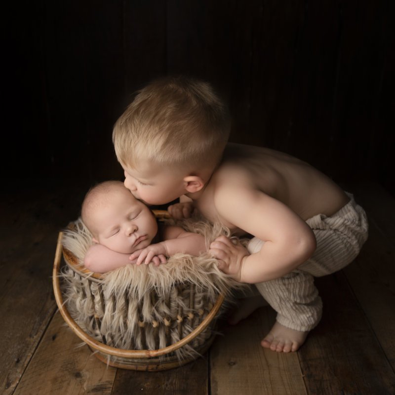 Cheshire baby photography sibling kiss